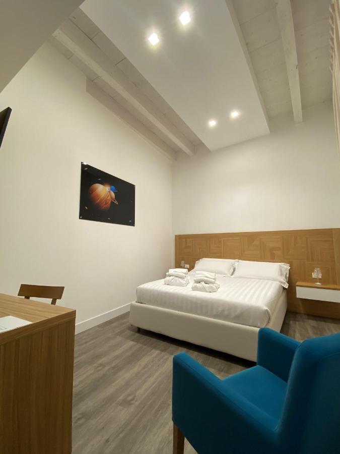 Star Suite Tarente Buitenkant foto